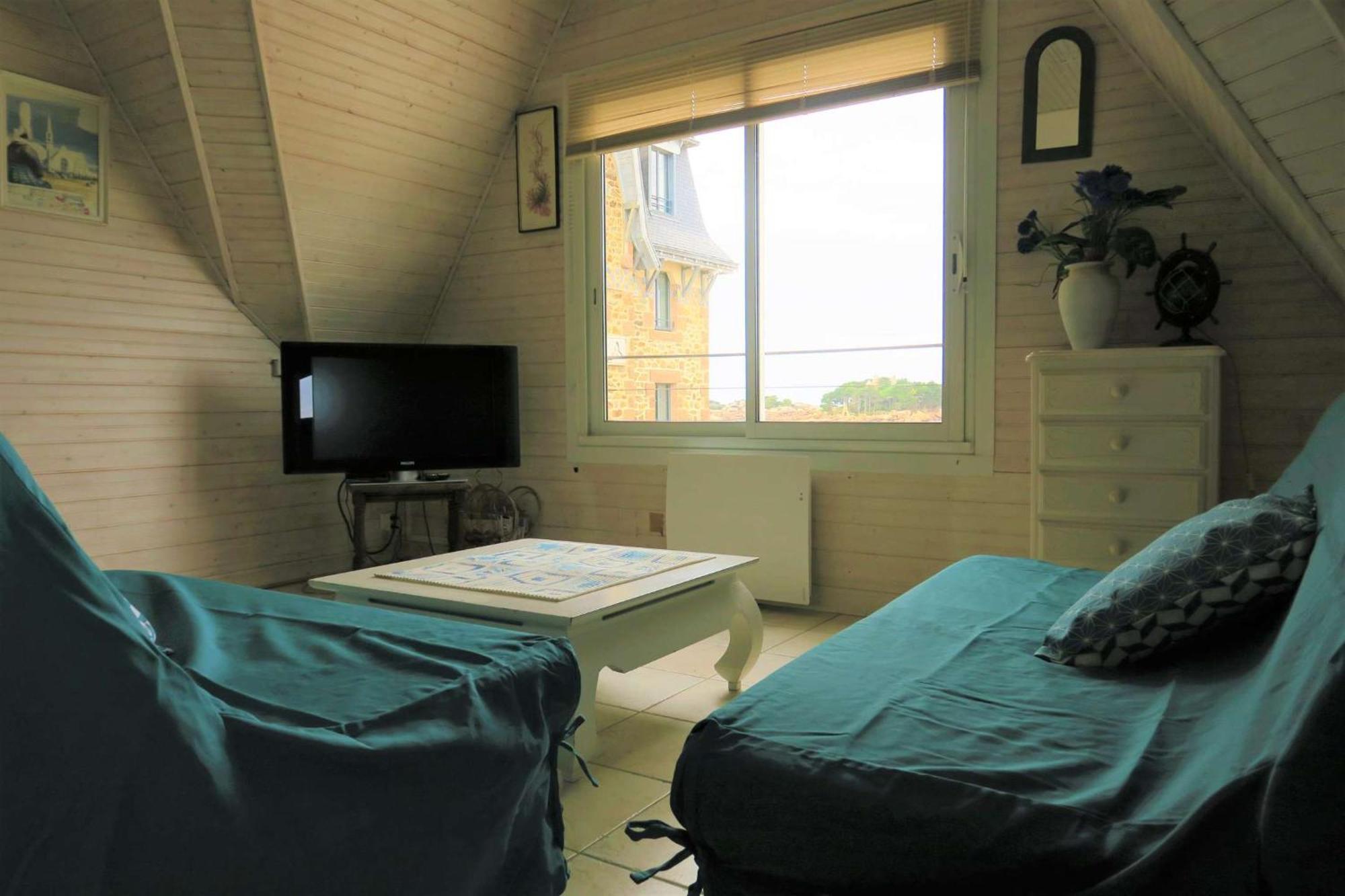 5 Pers Sur La A Ploumanac'h, Vue A - Ref 897 *